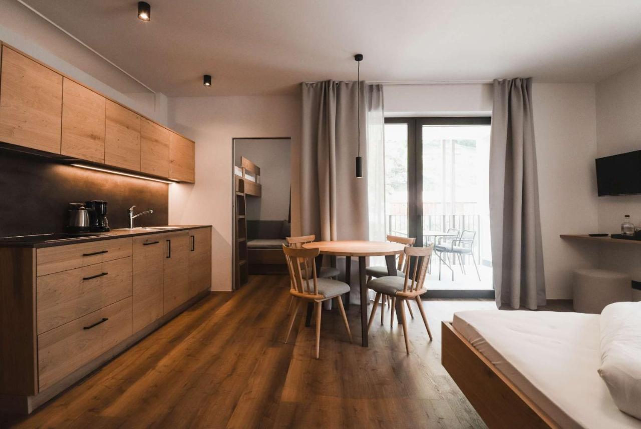 Guesthouse Karnatsch Парчинес Екстериор снимка