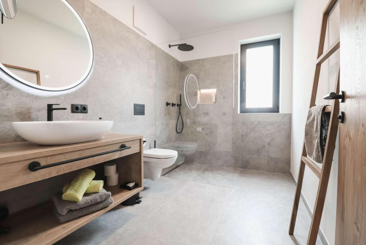 Guesthouse Karnatsch Парчинес Екстериор снимка