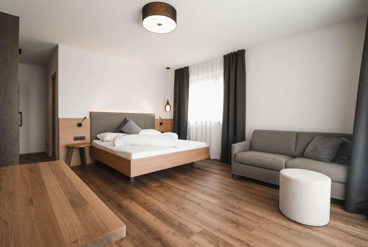 Guesthouse Karnatsch Парчинес Екстериор снимка